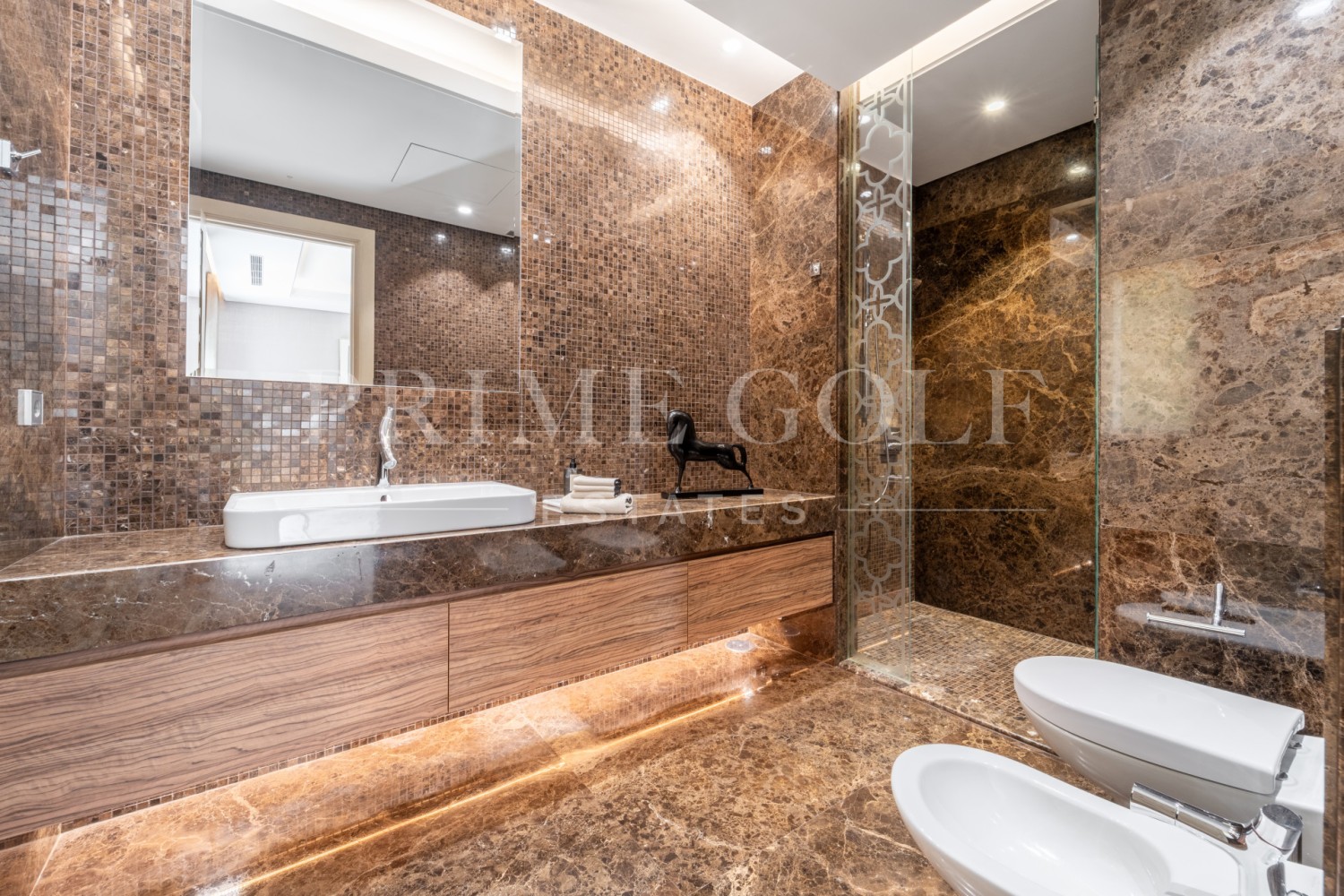 5 bed Villa For Sale in Nueva Andalucia, Malaga - thumb 11