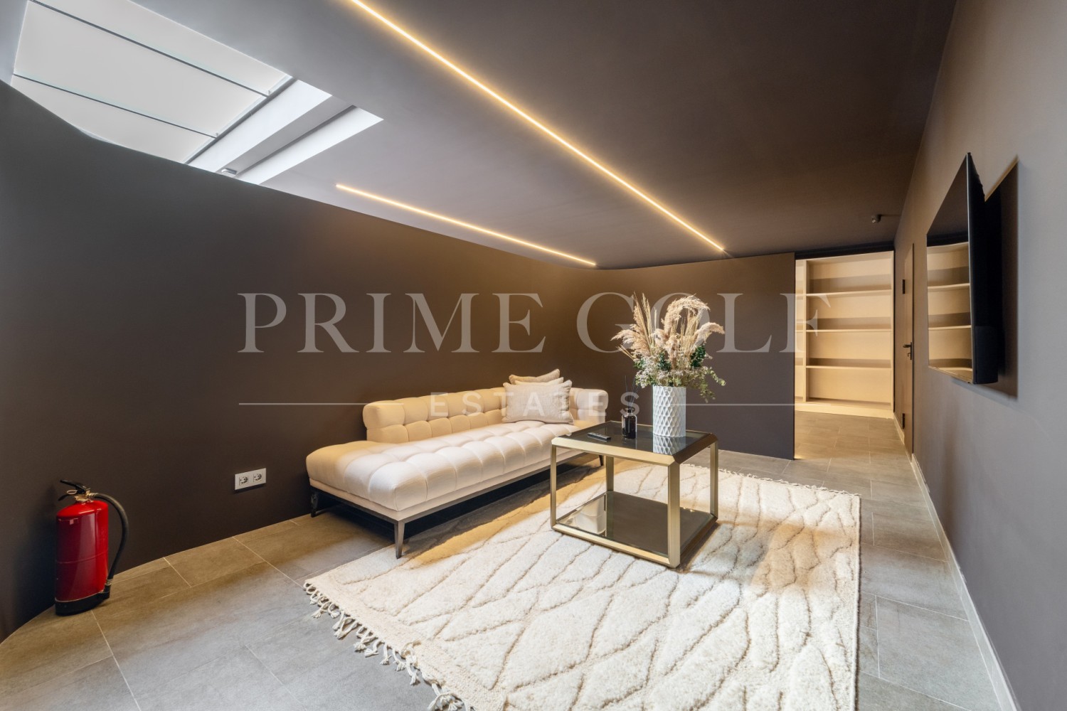 5 bed Villa For Sale in Nueva Andalucia, Malaga - thumb 39