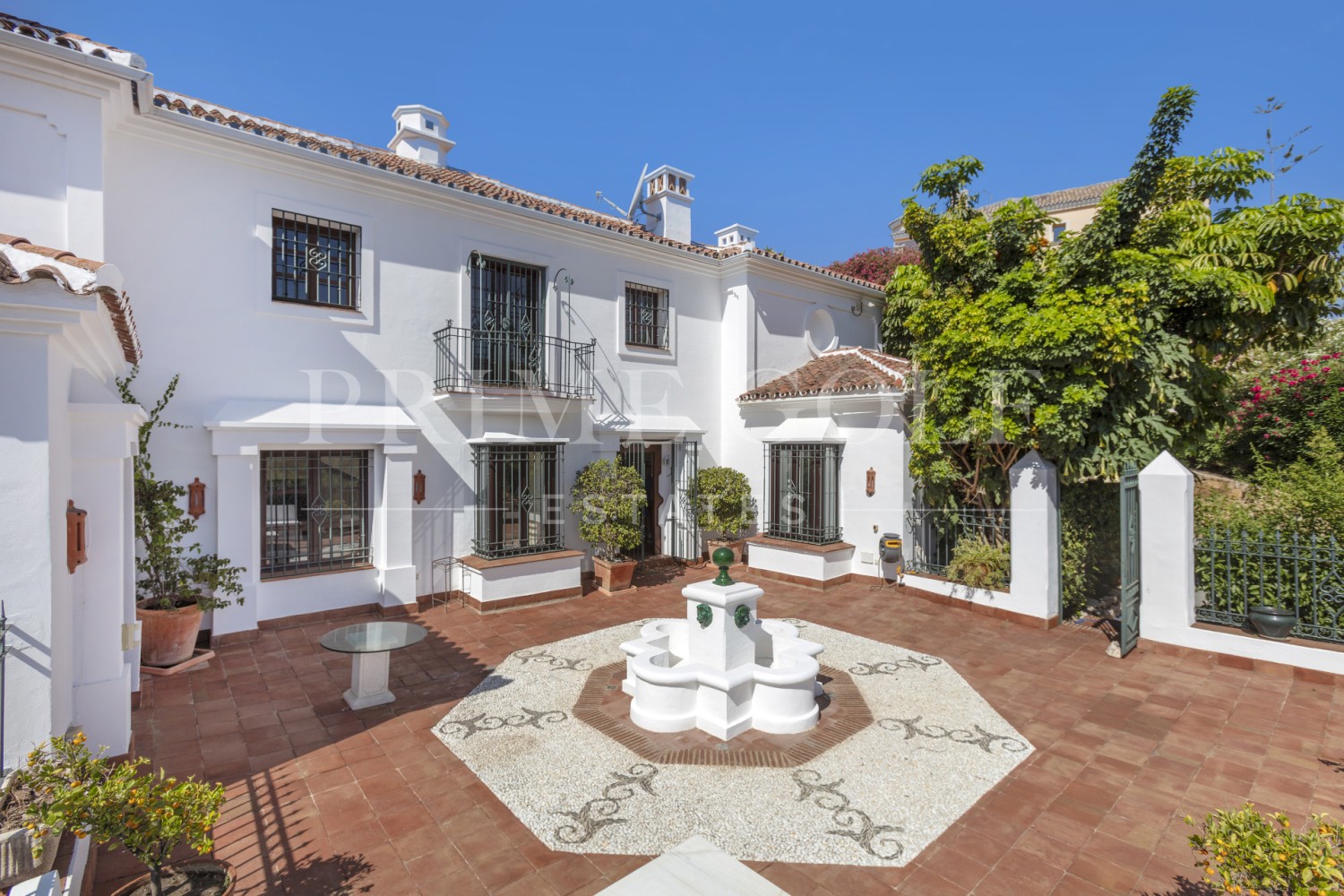5 bed Villa For Sale in Benahavis, Malaga - thumb 3