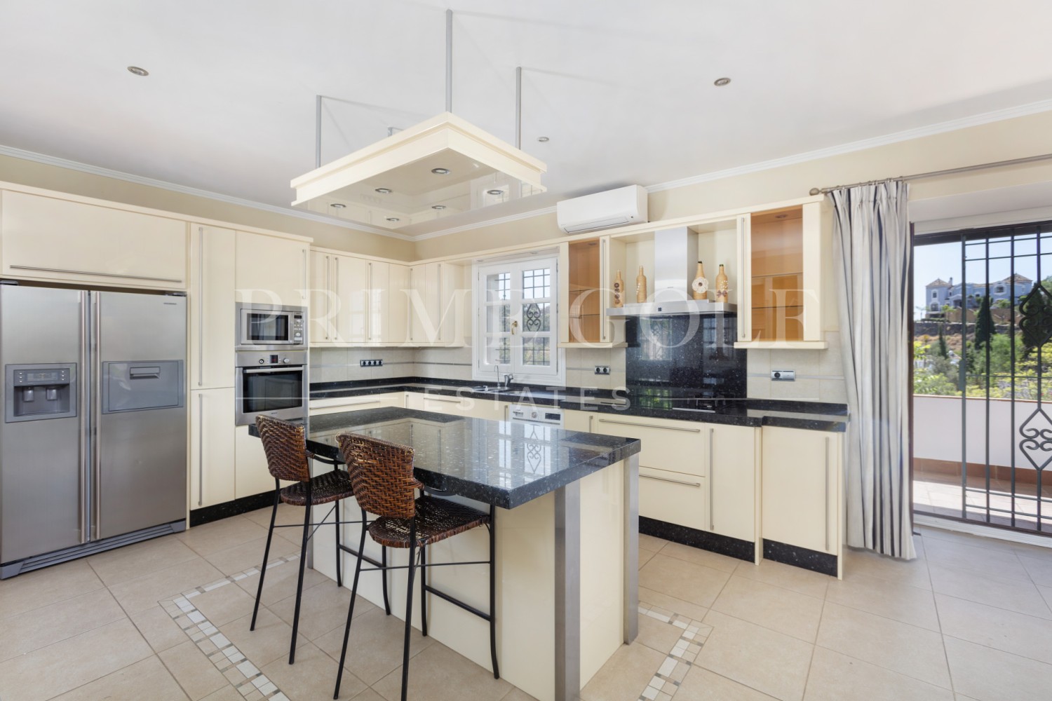 5 bed Villa For Sale in Benahavis, Malaga - thumb 14