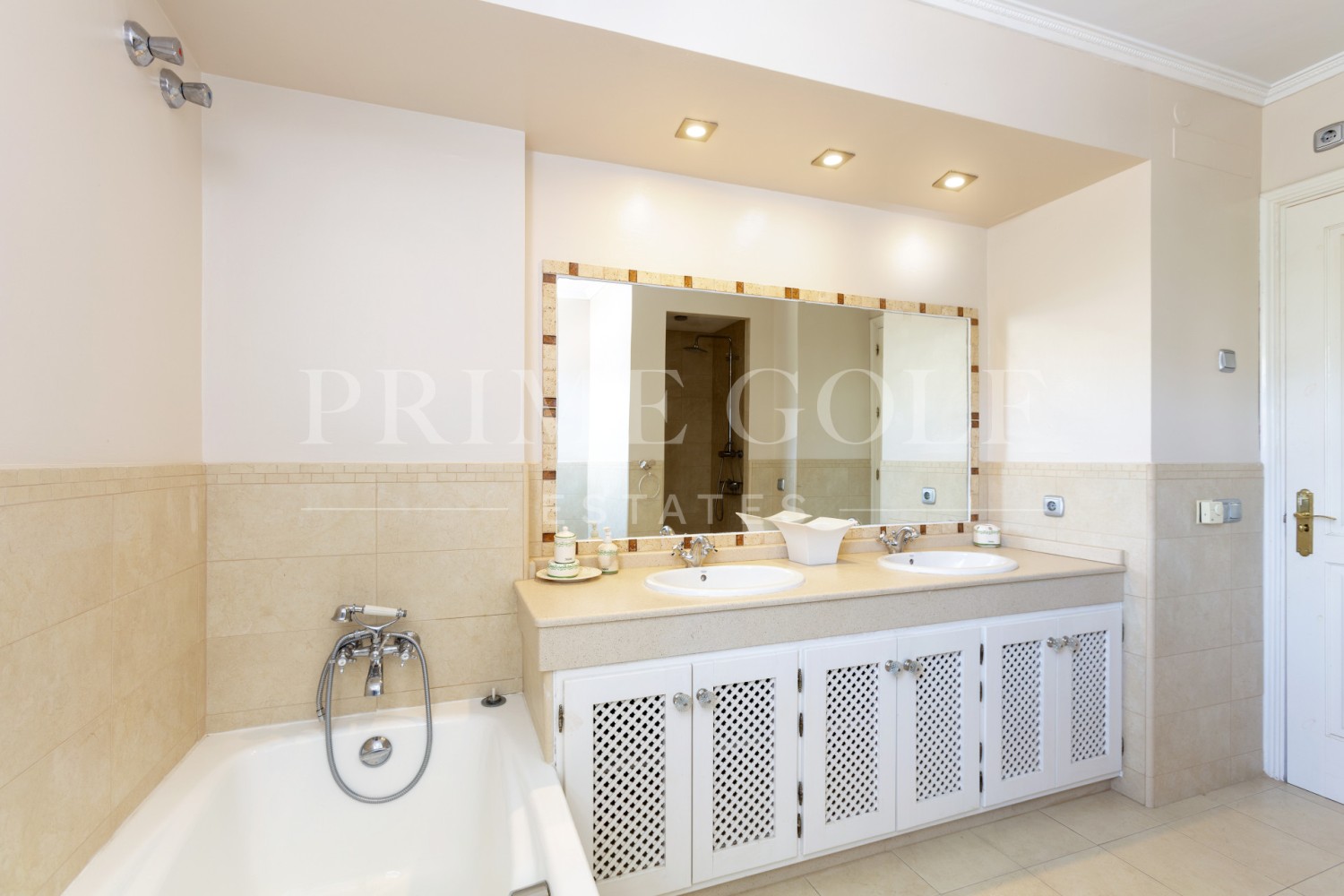 5 bed Villa For Sale in Benahavis, Malaga - thumb 24