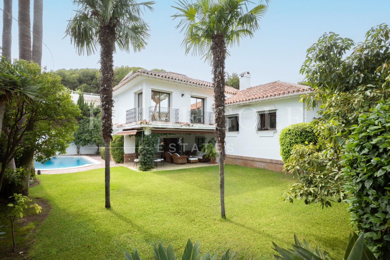 5 bed Villa For Sale in Marbella East, Malaga - thumb 1