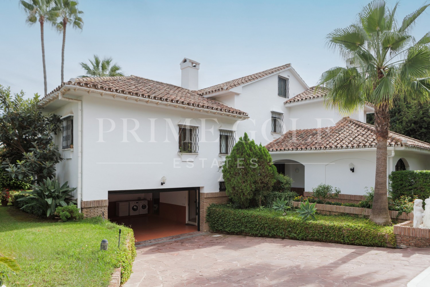 5 bed Villa For Sale in Marbella East, Malaga - thumb 2