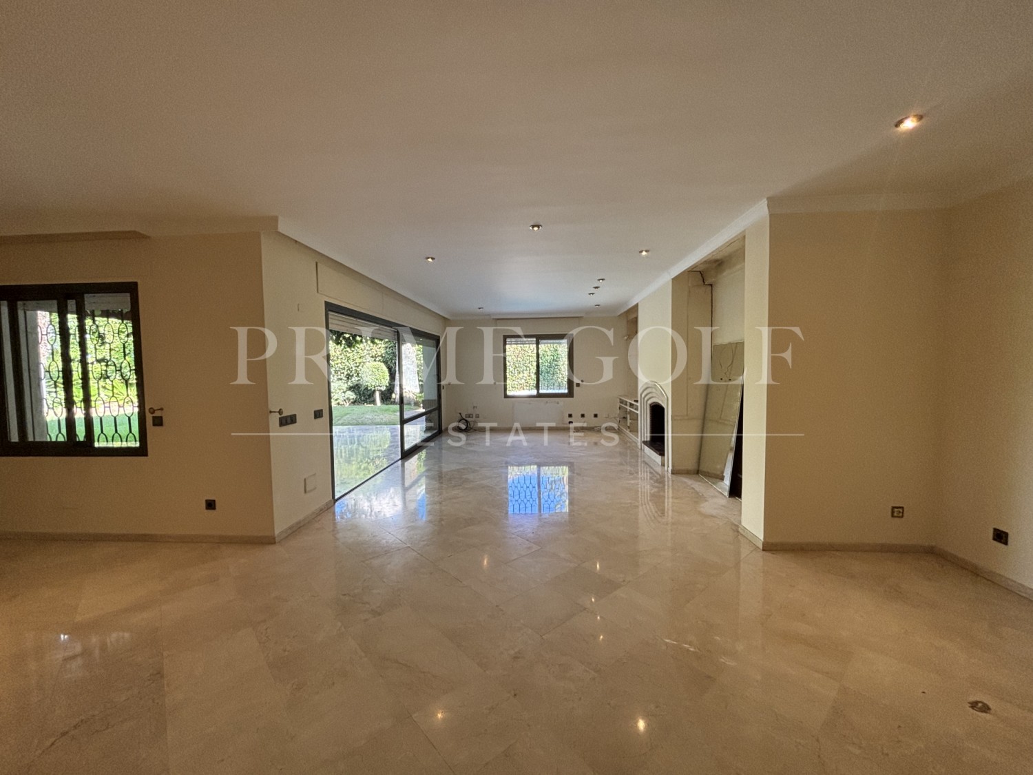 5 bed Villa For Sale in Marbella East, Malaga - thumb 15