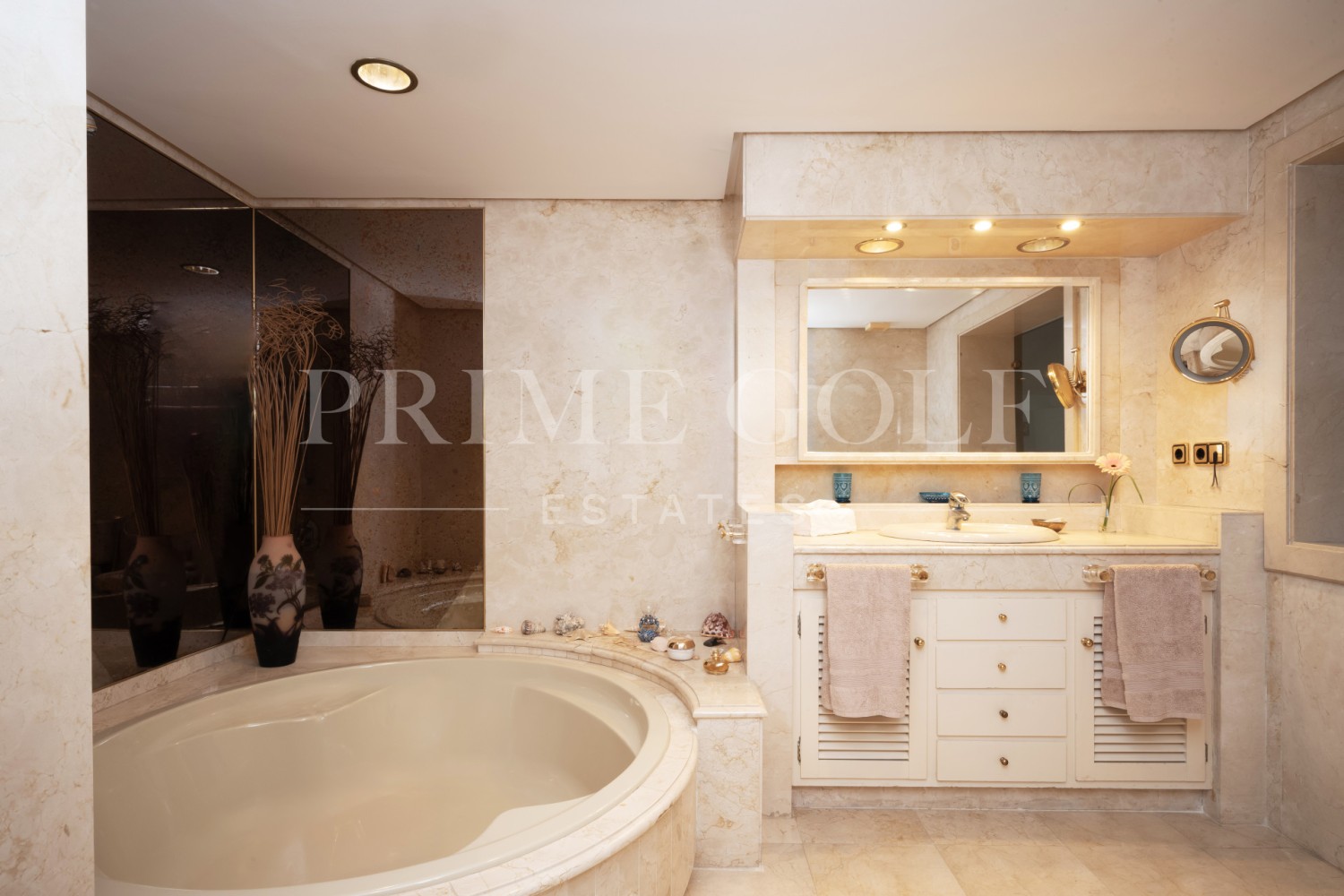 5 bed Villa For Sale in Marbella East, Malaga - thumb 17