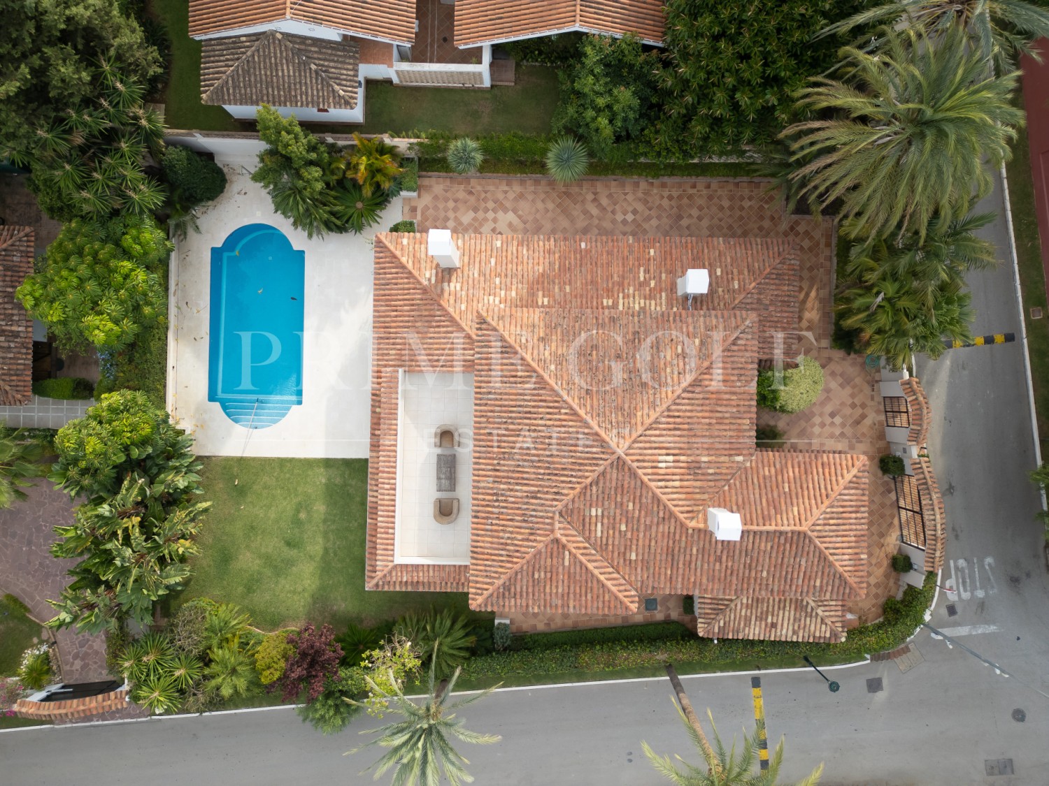 5 bed Villa For Sale in Marbella East, Malaga - thumb 19