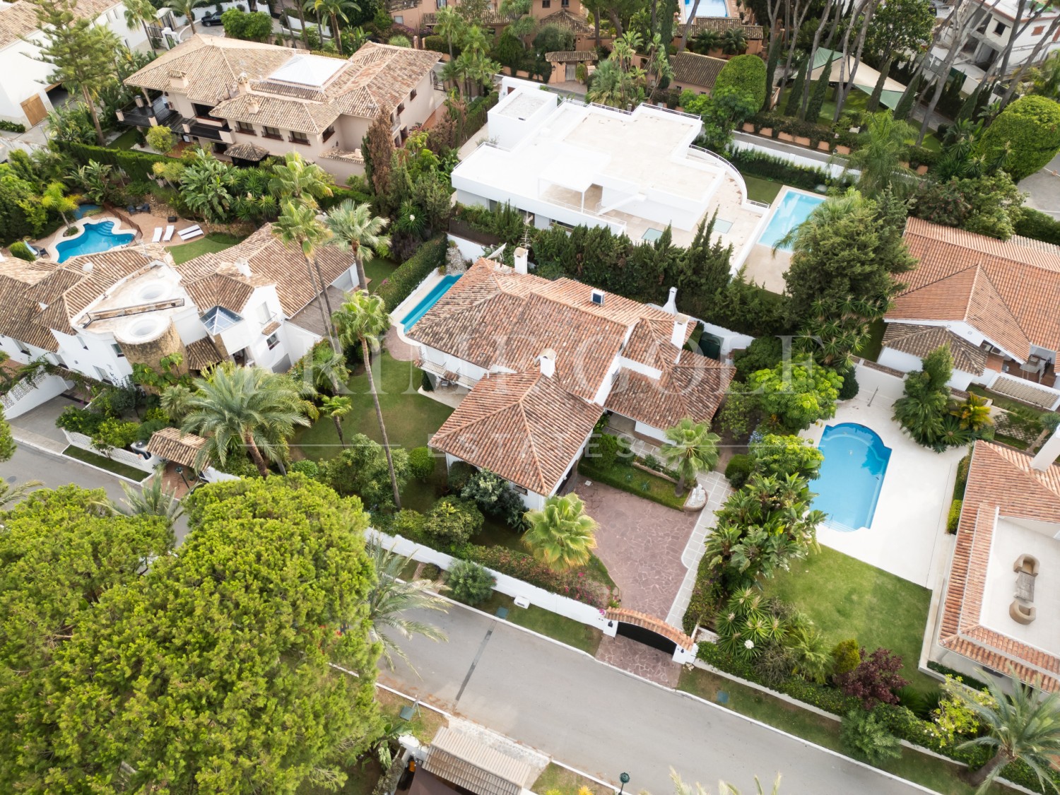 5 bed Villa For Sale in Marbella East, Malaga - thumb 20