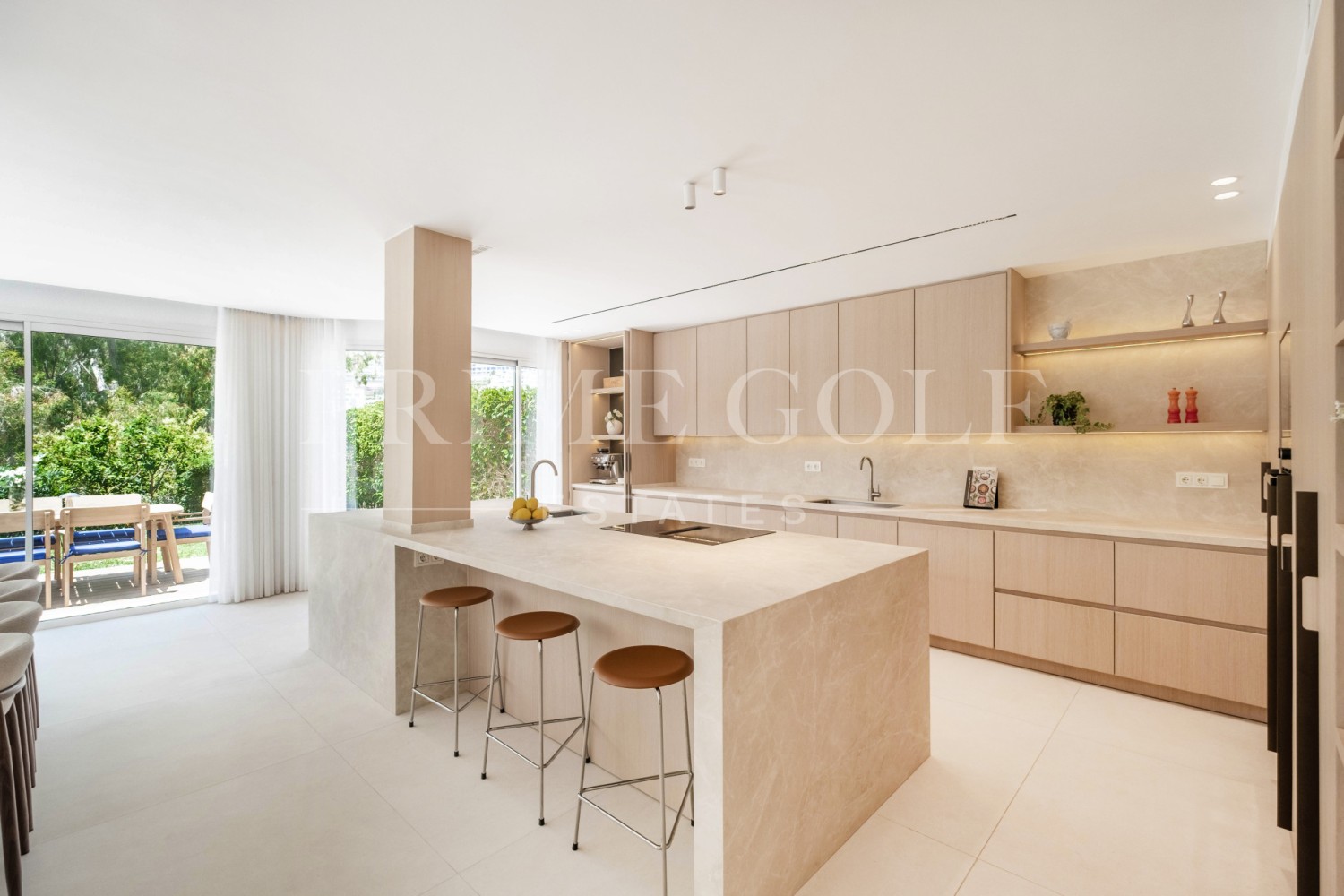 4 bed Villa For Sale in Benahavis, Malaga - thumb 12