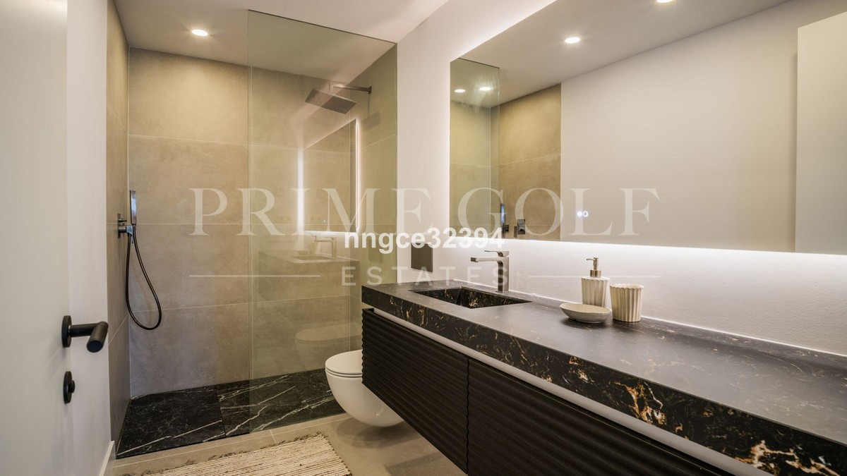 5 bed Villa For Sale in Marbella Golden Mile, Malaga - thumb 19