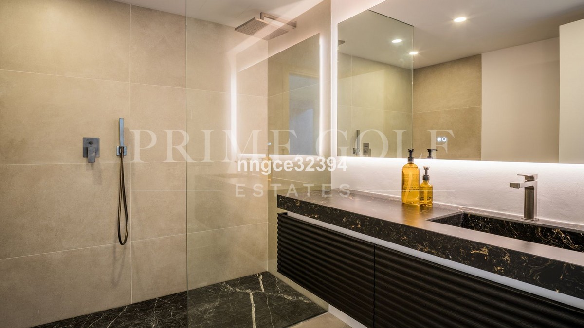 5 bed Villa For Sale in Marbella Golden Mile, Malaga - thumb 21