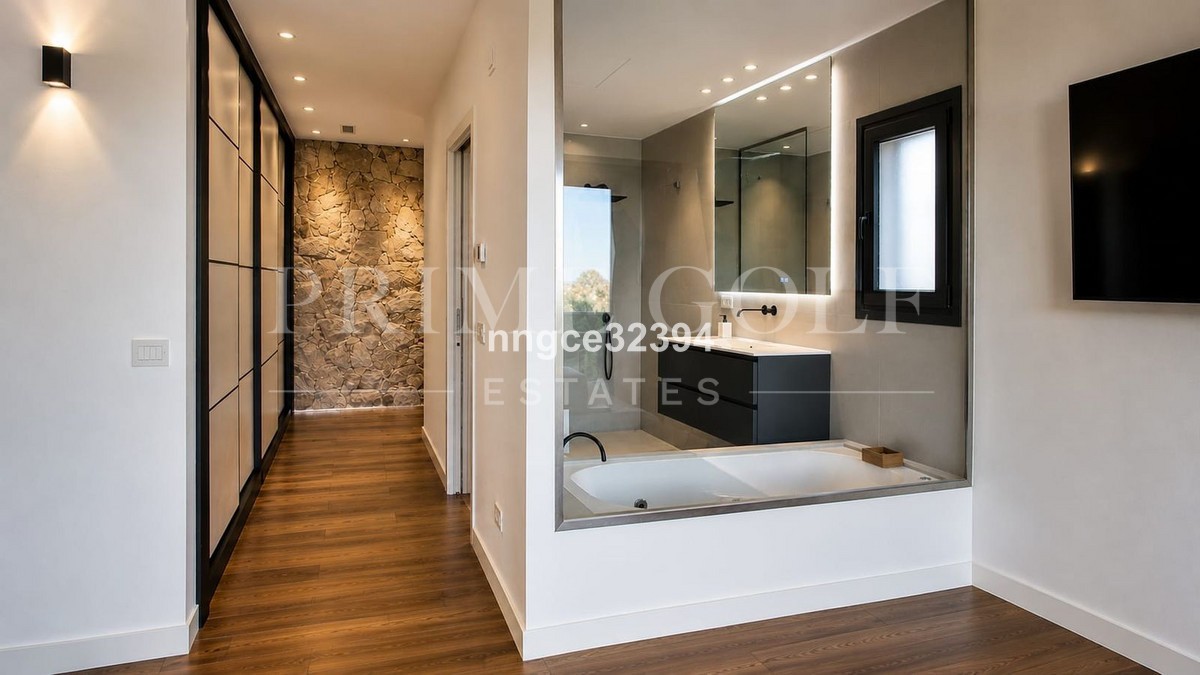 5 bed Villa For Sale in Estepona, Malaga - thumb 11