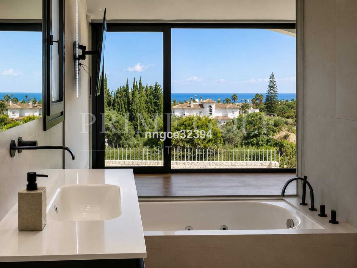 5 bed Villa For Sale in Estepona, Malaga - thumb 14