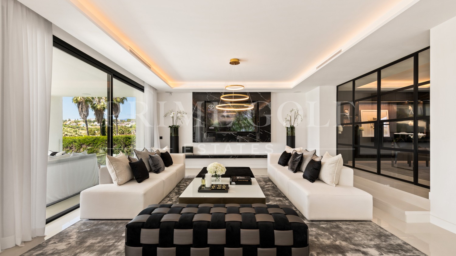 6 bed Villa For Sale in Nueva Andalucia, Malaga - thumb 3