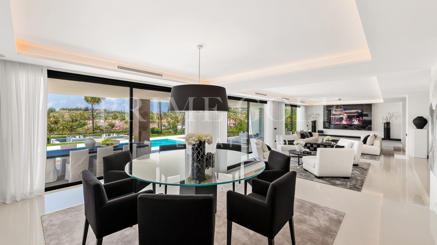 6 bed Villa For Sale in Nueva Andalucia, Malaga - thumb 5