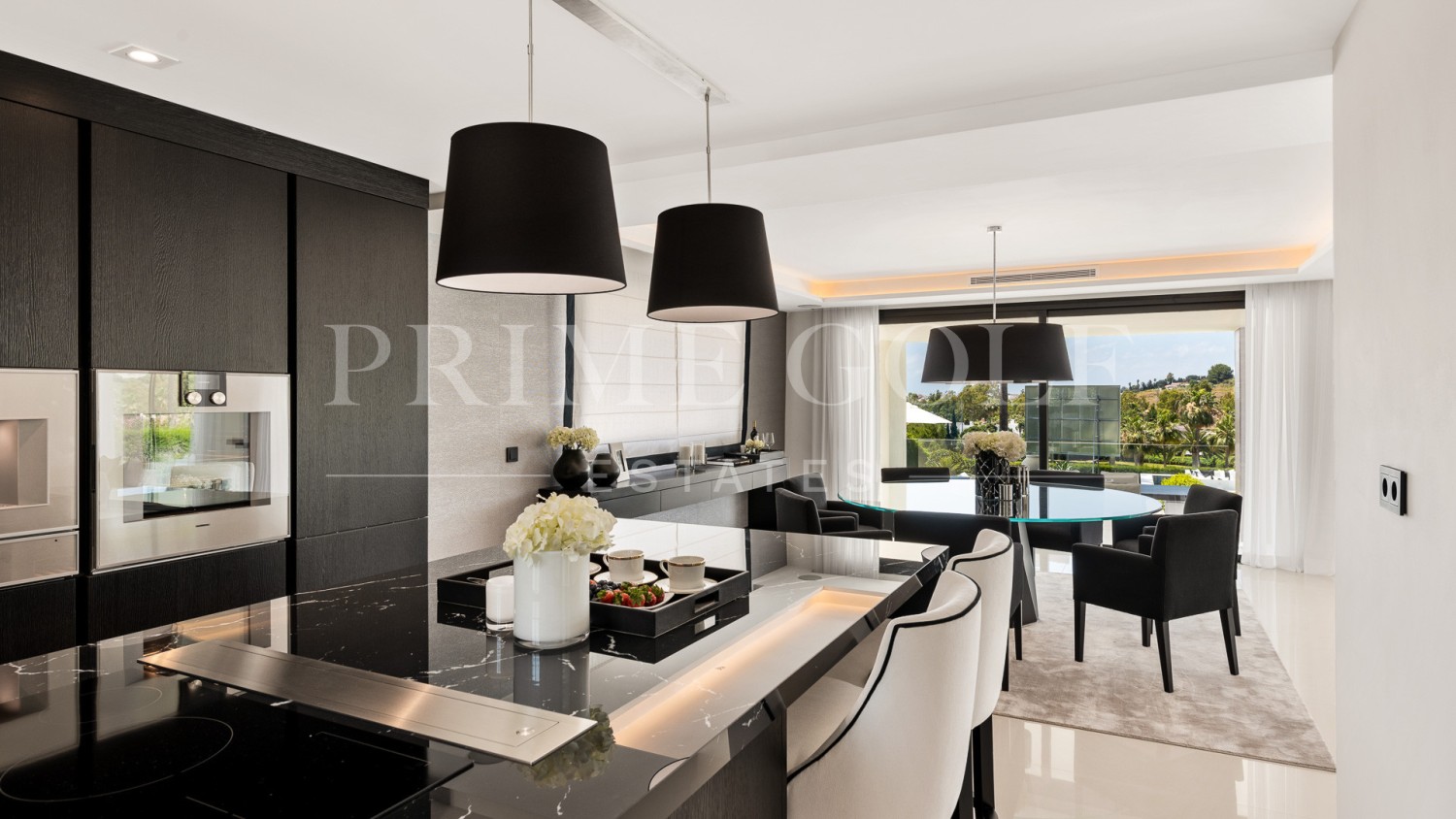 6 bed Villa For Sale in Nueva Andalucia, Malaga - thumb 8