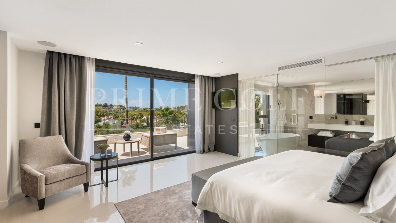 6 bed Villa For Sale in Nueva Andalucia, Malaga - thumb 9