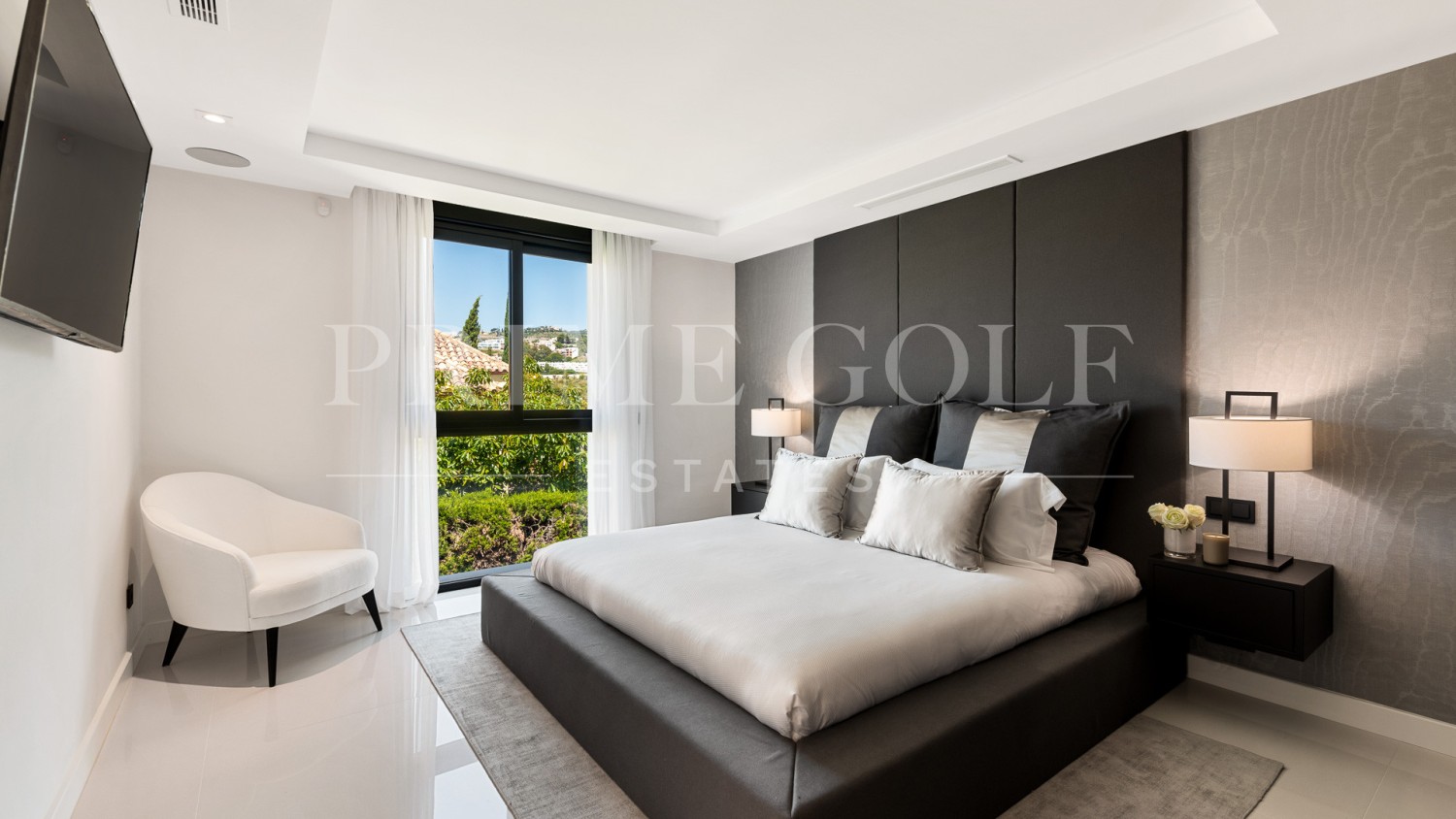 6 bed Villa For Sale in Nueva Andalucia, Malaga - thumb 15