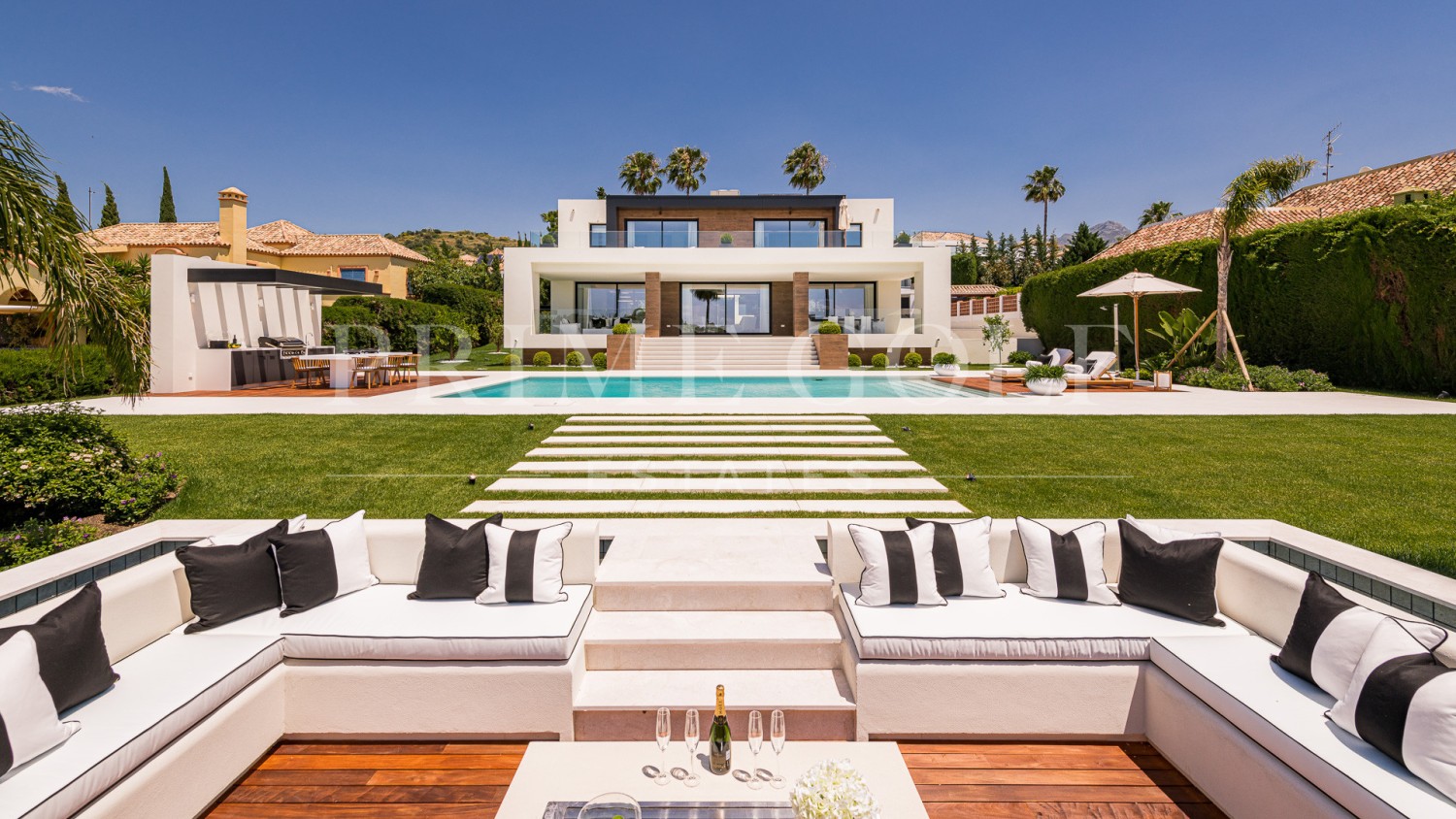 6 bed Villa For Sale in Nueva Andalucia, Malaga - thumb 19