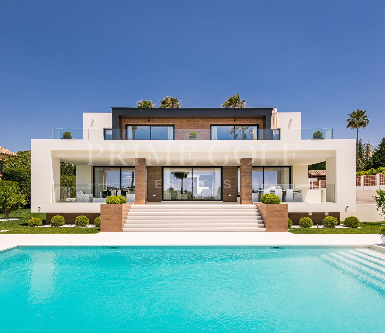 6 bed Villa For Sale in Nueva Andalucia, Malaga - thumb 20