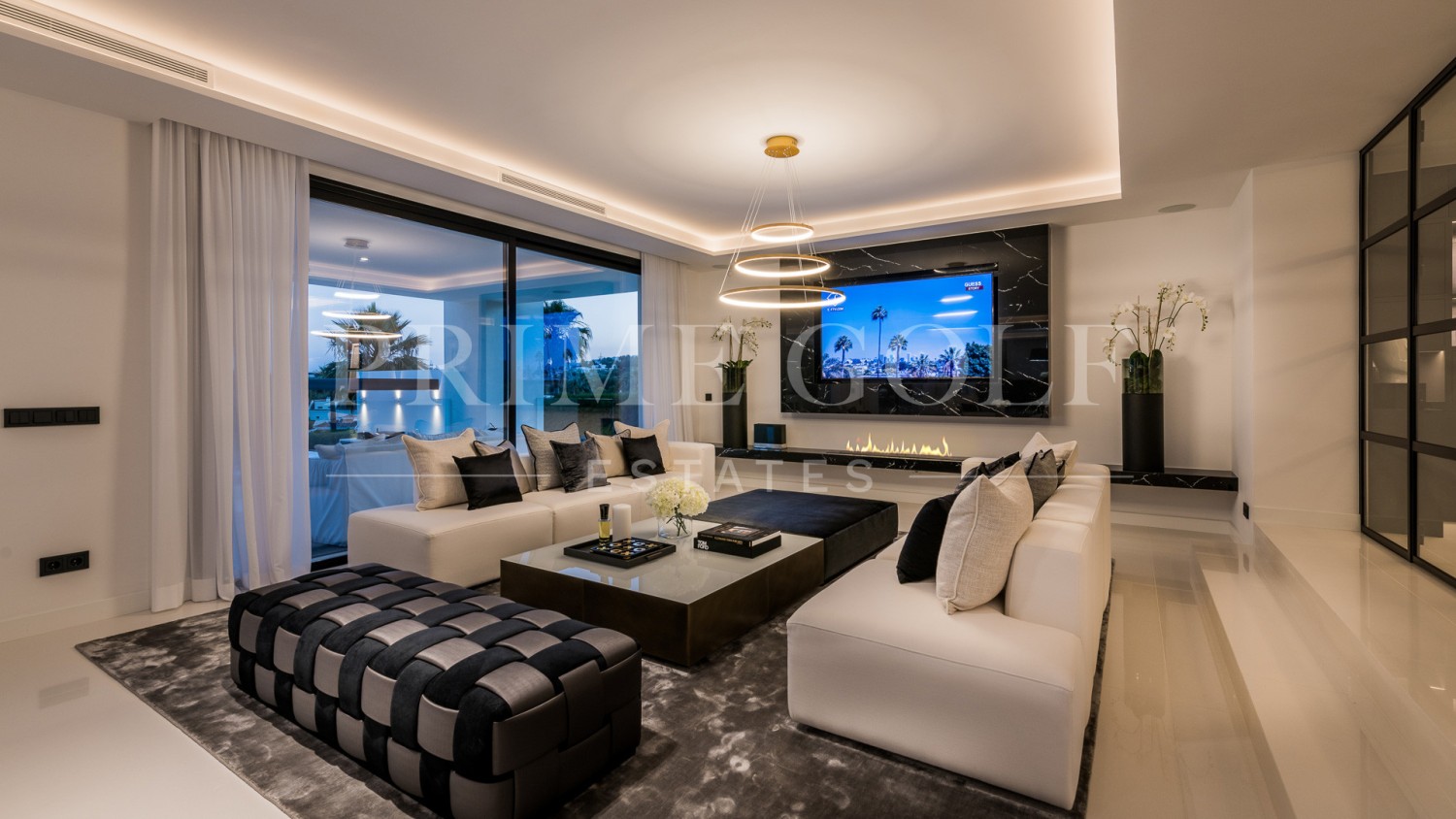 6 bed Villa For Sale in Nueva Andalucia, Malaga - thumb 32