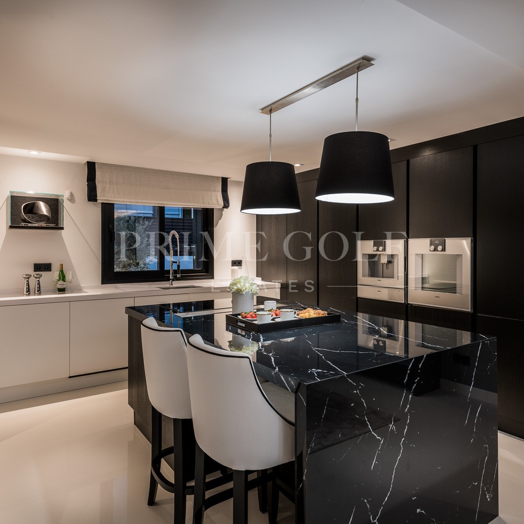 6 bed Villa For Sale in Nueva Andalucia, Malaga - thumb 34