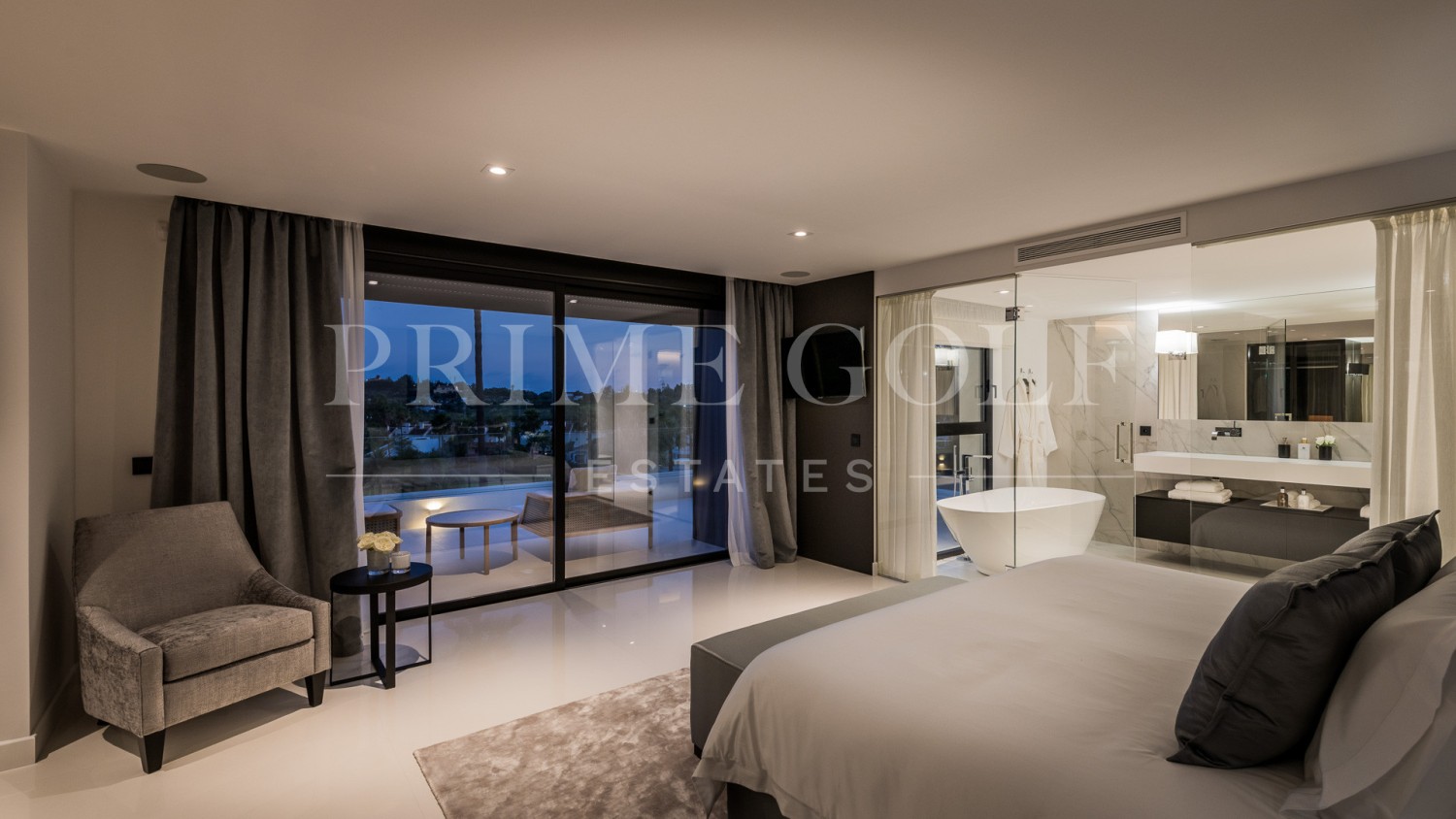 6 bed Villa For Sale in Nueva Andalucia, Malaga - thumb 35