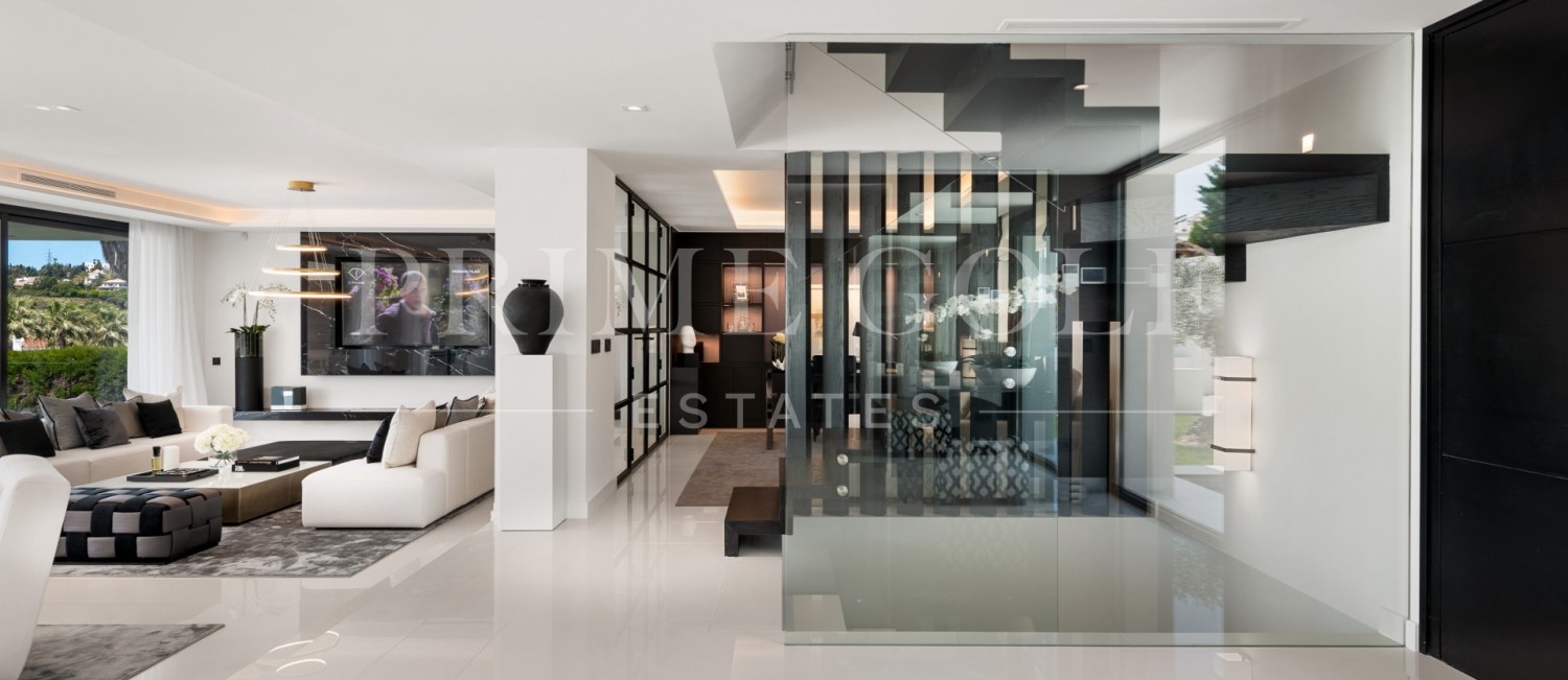 6 bed Villa For Sale in Nueva Andalucia, Malaga - thumb 41