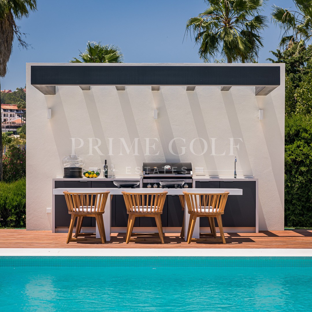 6 bed Villa For Sale in Nueva Andalucia, Malaga - thumb 44