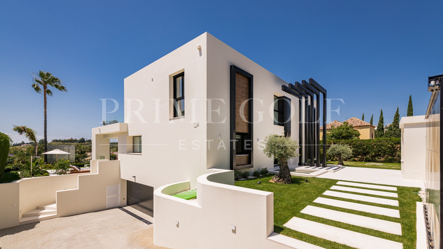 6 bed Villa For Sale in Nueva Andalucia, Malaga - thumb 57