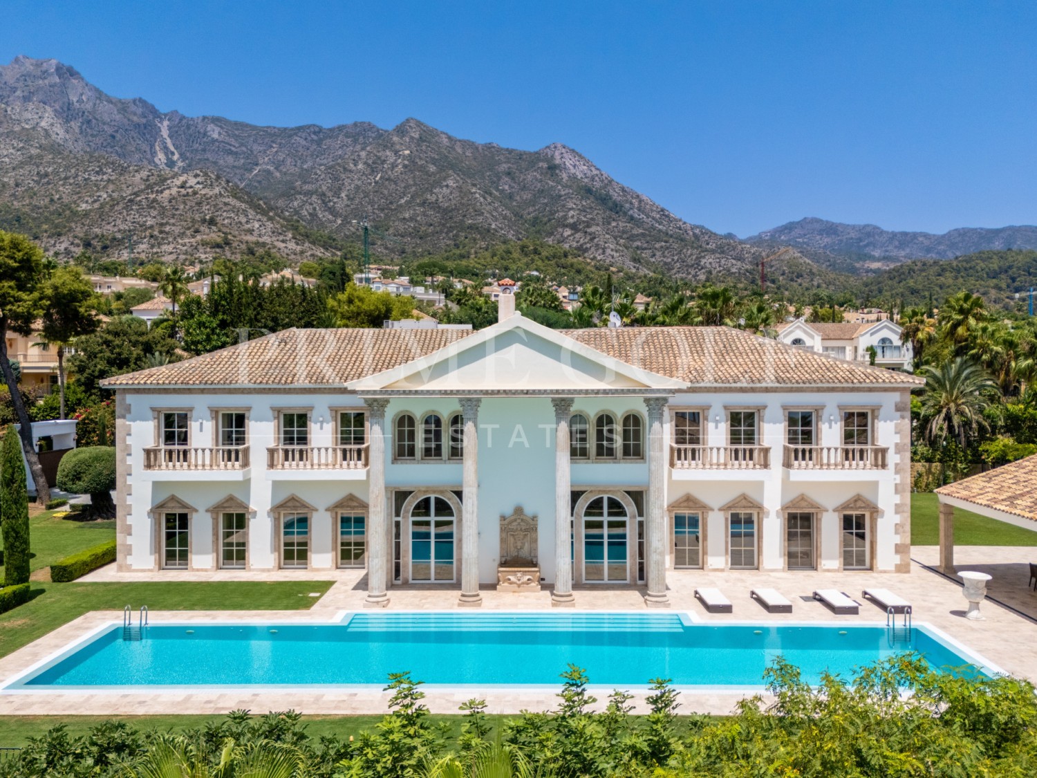10 bed Villa For Sale in Marbella Golden Mile, Malaga - thumb 2