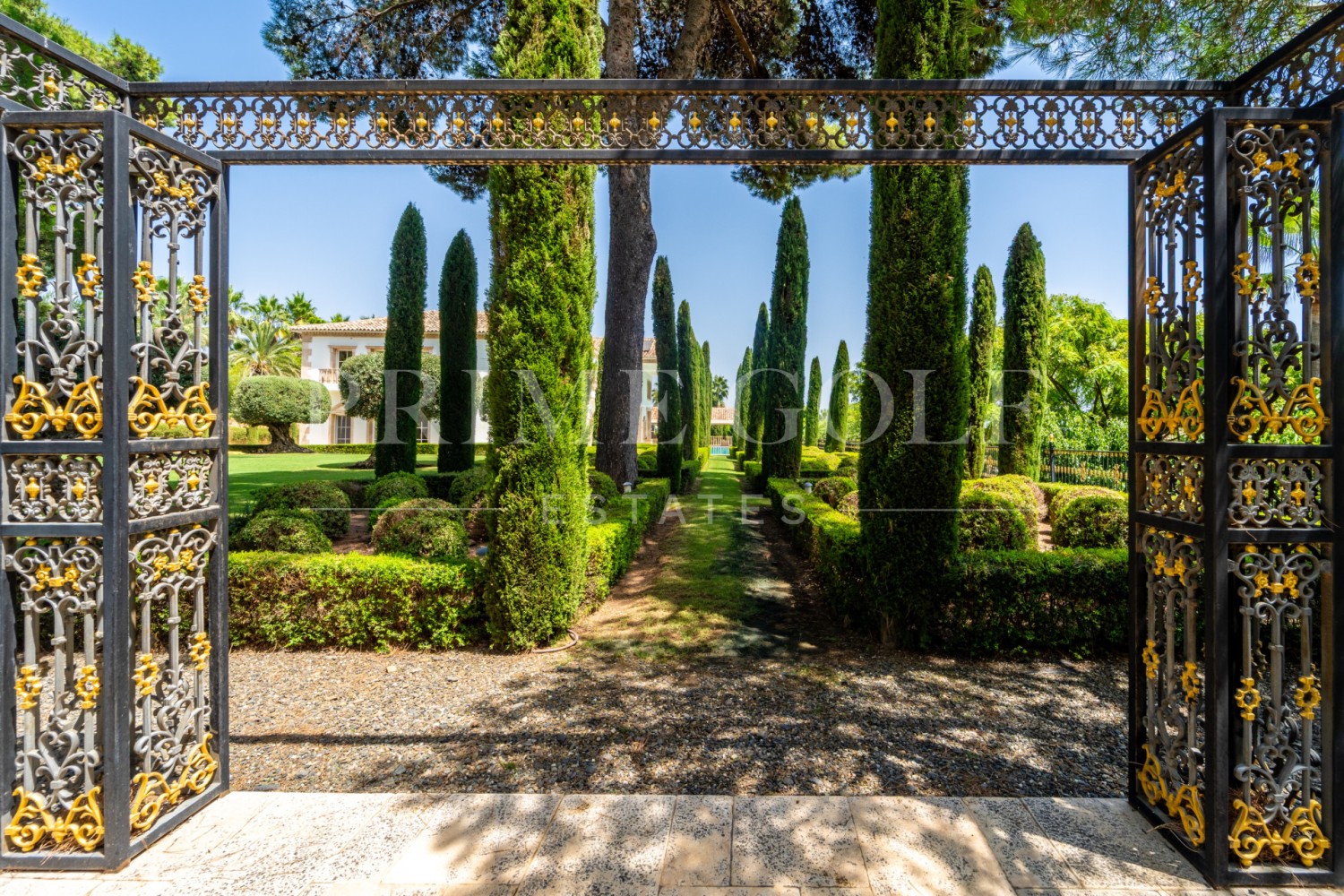 10 bed Villa For Sale in Marbella Golden Mile, Malaga - thumb 30