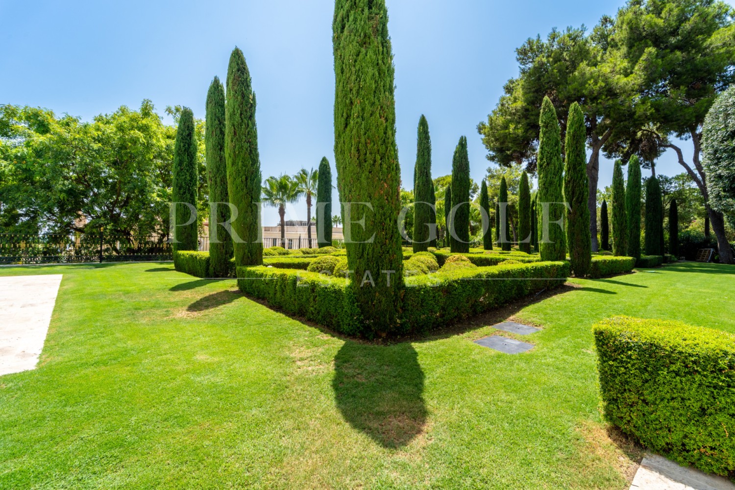 10 bed Villa For Sale in Marbella Golden Mile, Malaga - thumb 33