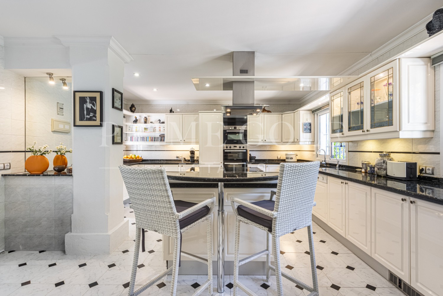 3 bed Villa For Sale in Nueva Andalucia, Malaga - thumb 5