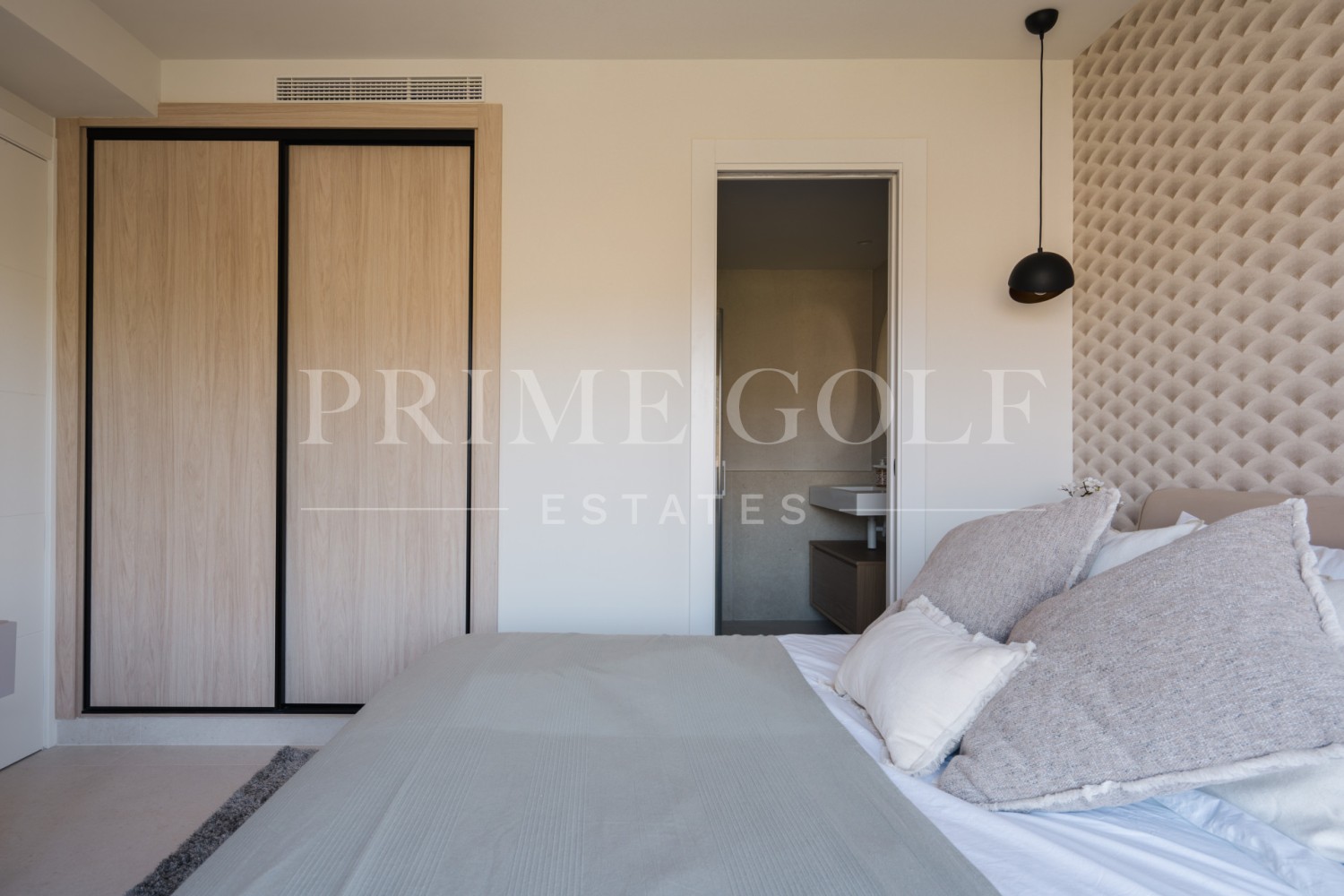 3 bed Penthouse For Sale in Nueva Andalucia, Malaga - thumb 32