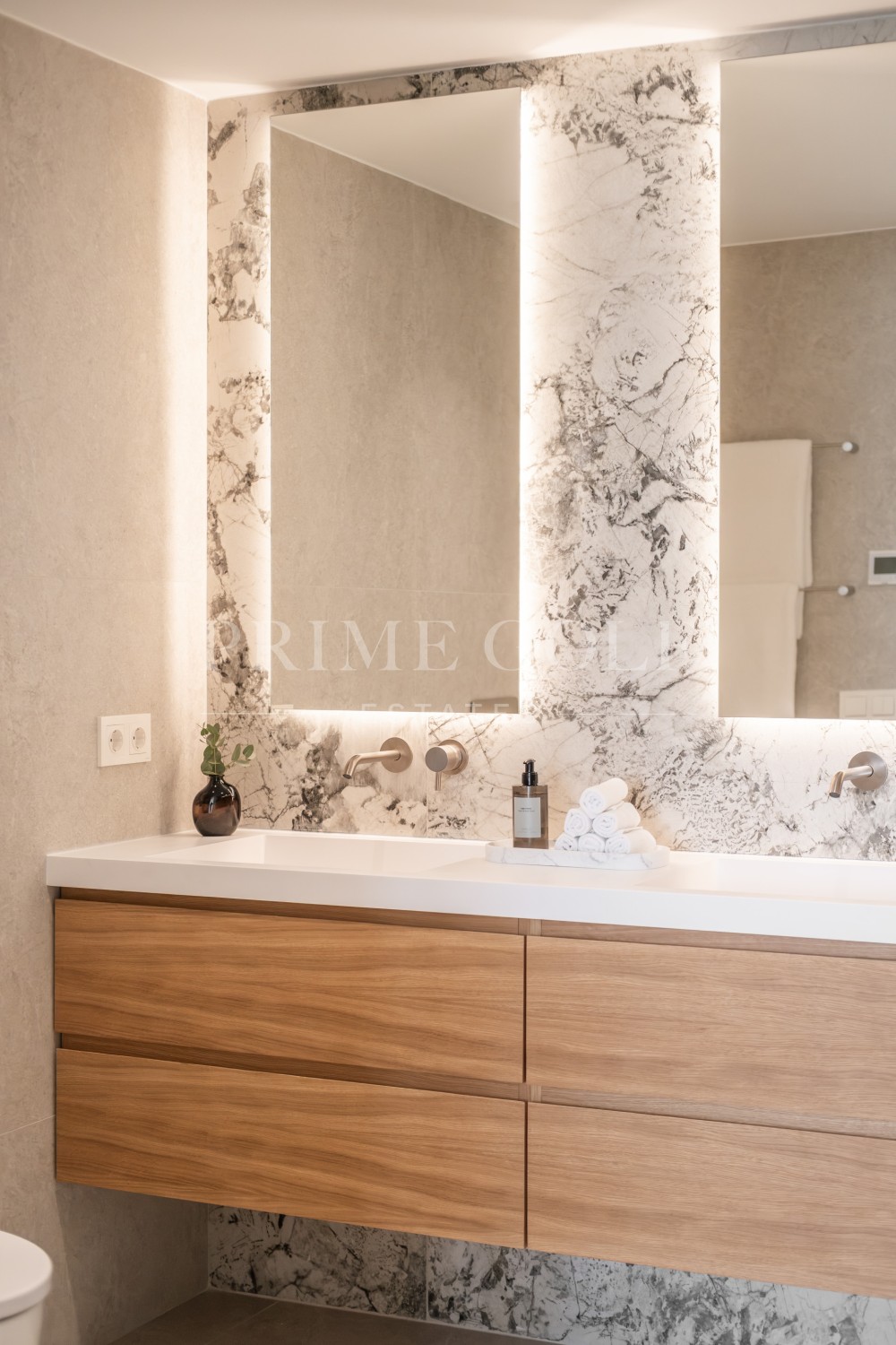 3 bed Apartment For Sale in Nueva Andalucia, Malaga - thumb 32