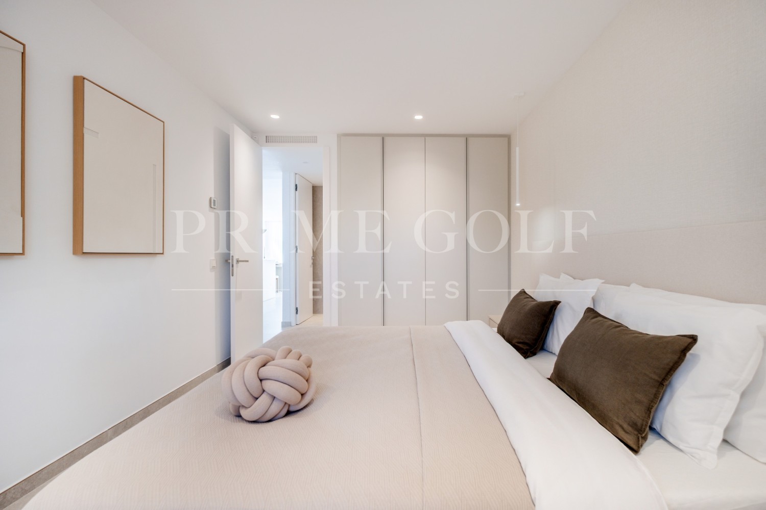 3 bed Apartment For Sale in Nueva Andalucia, Malaga - thumb 25