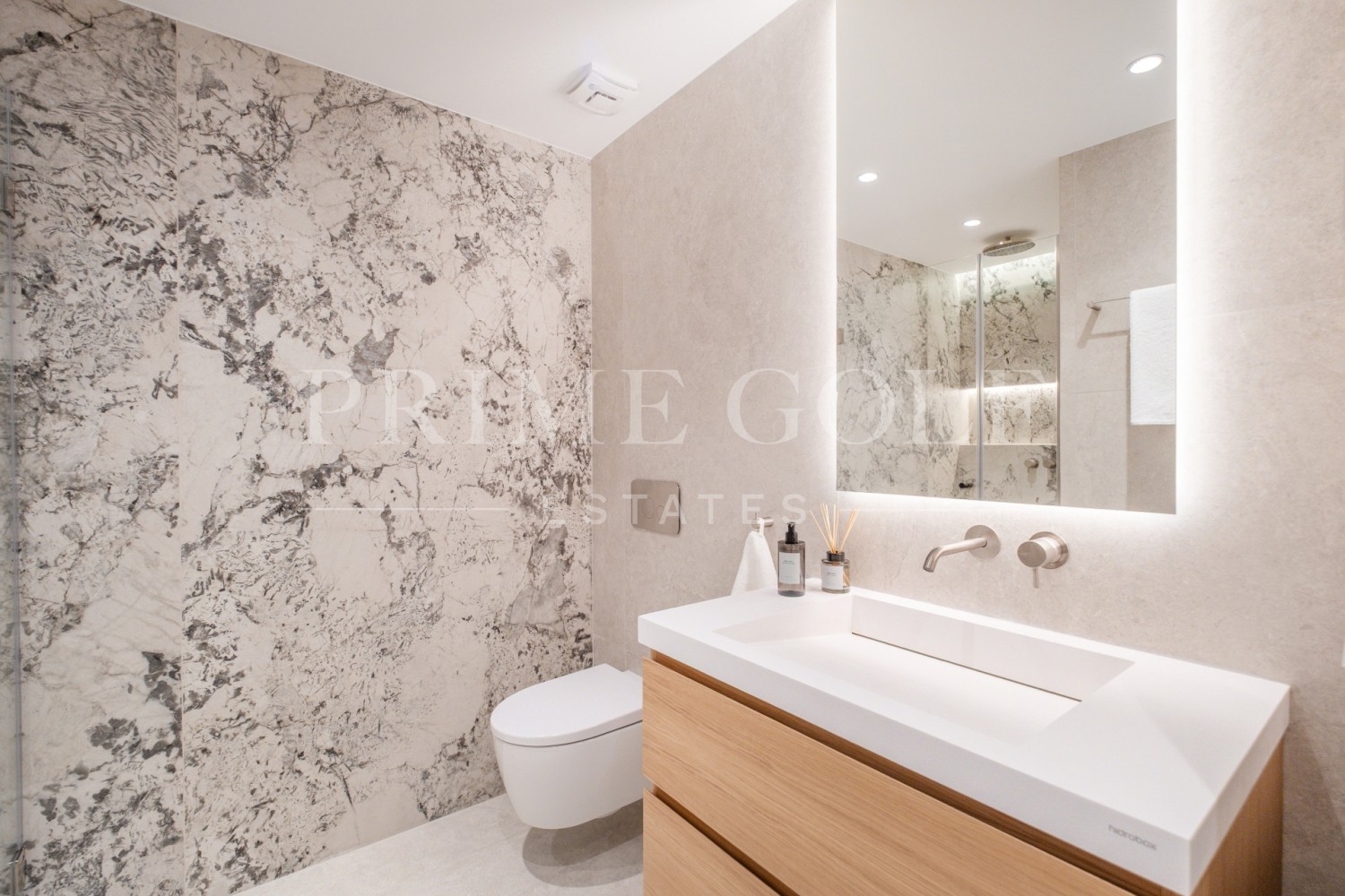 3 bed Apartment For Sale in Nueva Andalucia, Malaga - thumb 26